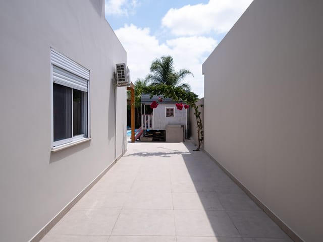 Casa com 420m² 4 quartos e 4 banheiros, à venda, no bairro Três Vendas em Pelotas