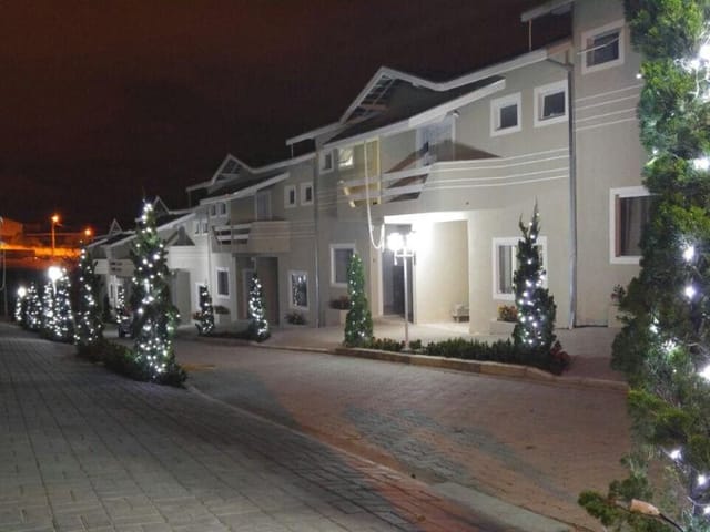 Foto do Sobrado - Sobrado com 3 dormitórios para alugar, 83 m² por R$ 2.670,00/mês - Chácaras São José - São José dos Campos/SP | INDEPENDENCE NEGOCIOS IMOBILIARIOS LTDA