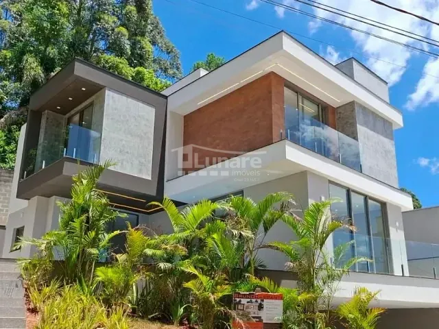 Sobrado com 315m² 3 quartos e 5 banheiros, à venda, no bairro Parque Maringá em Arujá