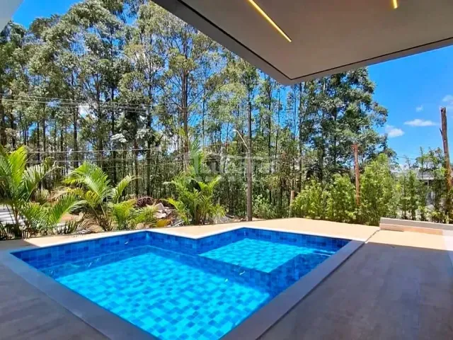 Sobrado com 315m² 3 quartos e 5 banheiros, à venda, no bairro Parque Maringá em Arujá