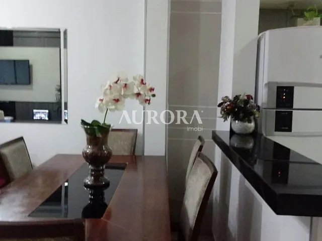 Sobrado 3 quartos e 3 banheiros, à venda, no bairro Columbia em Londrina
