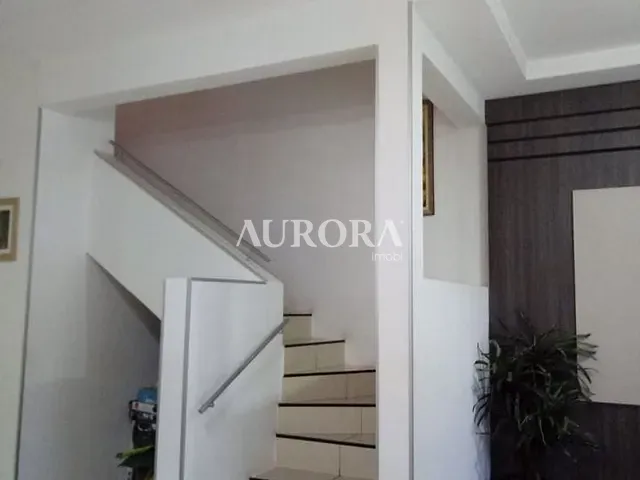 Sobrado 3 quartos e 3 banheiros, à venda, no bairro Columbia em Londrina
