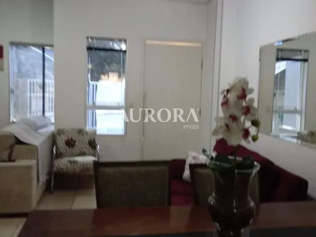 Sobrado 3 quartos e 3 banheiros, à venda, no bairro Columbia em Londrina