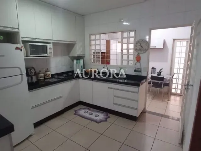 Sobrado 3 quartos e 3 banheiros, à venda, no bairro Columbia em Londrina