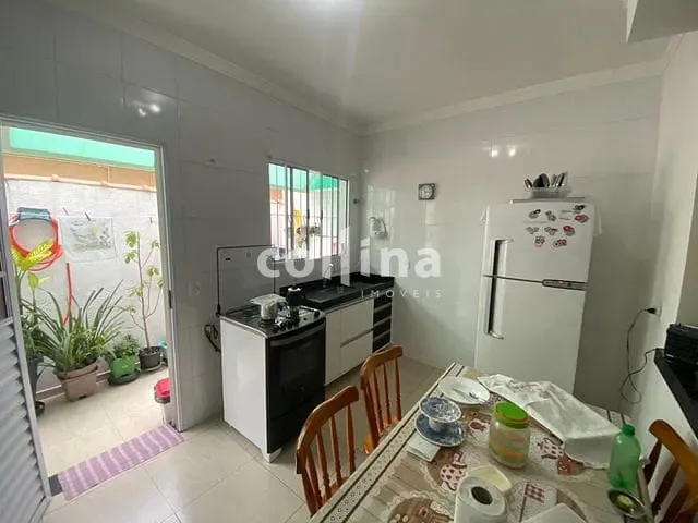 Sobrado com 300m² 2 quartos e 1 banheiro, à venda, no bairro Jardim Roberto em Osasco