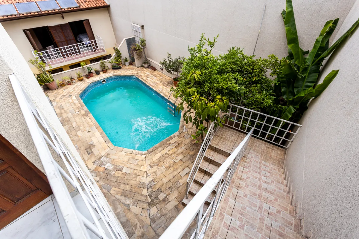 Sobrado para venda em Chácara Inglesa com 5 quartos, sendo 2 suítes, 488m²