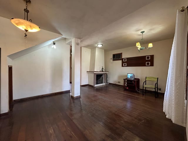 Casa com 300m² 4 quartos e 4 banheiros, à venda, no bairro Centro em Pelotas
