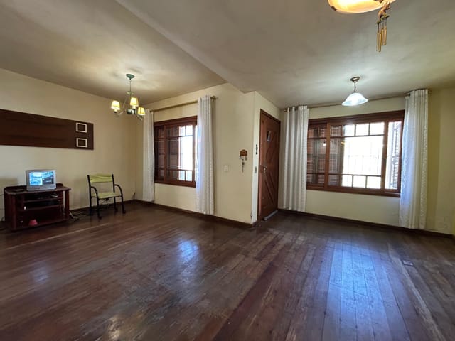 Casa com 300m² 4 quartos e 4 banheiros, à venda, no bairro Centro em Pelotas