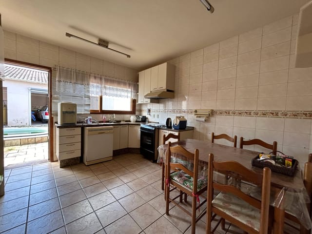 Casa com 300m² 4 quartos e 4 banheiros, à venda, no bairro Centro em Pelotas
