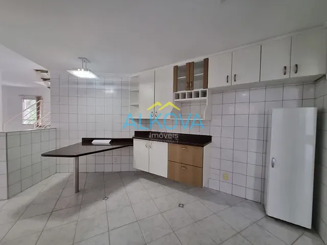 Sobrado com 252m² 5 quartos e 4 banheiros, à venda, no bairro Urbanova em São José dos Campos