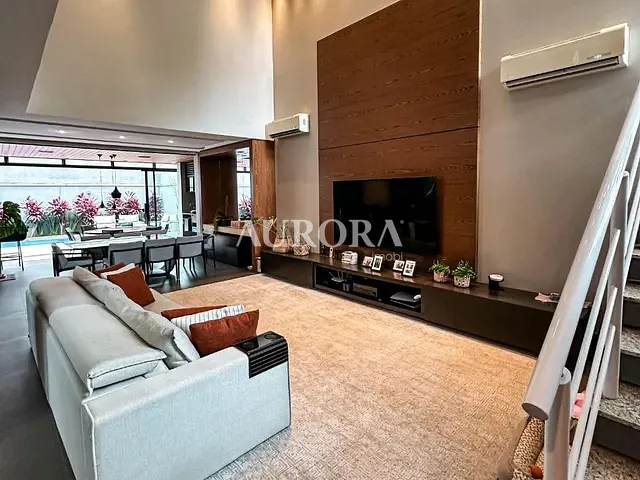 Sobrado com 316m² 3 quartos e 5 banheiros, à venda, no bairro Esperança em Londrina