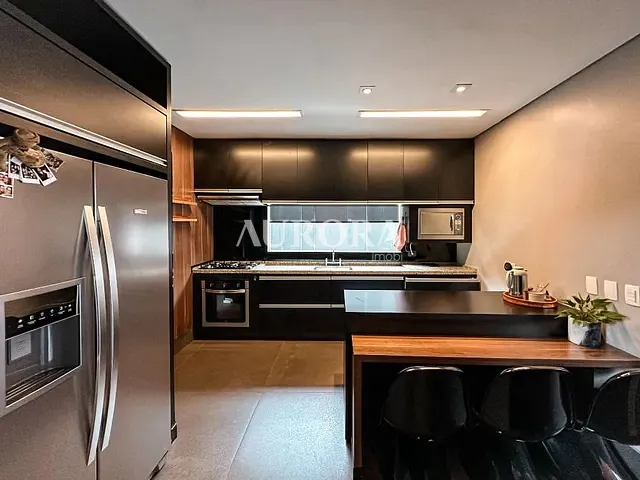 Sobrado com 316m² 3 quartos e 5 banheiros, à venda, no bairro Esperança em Londrina