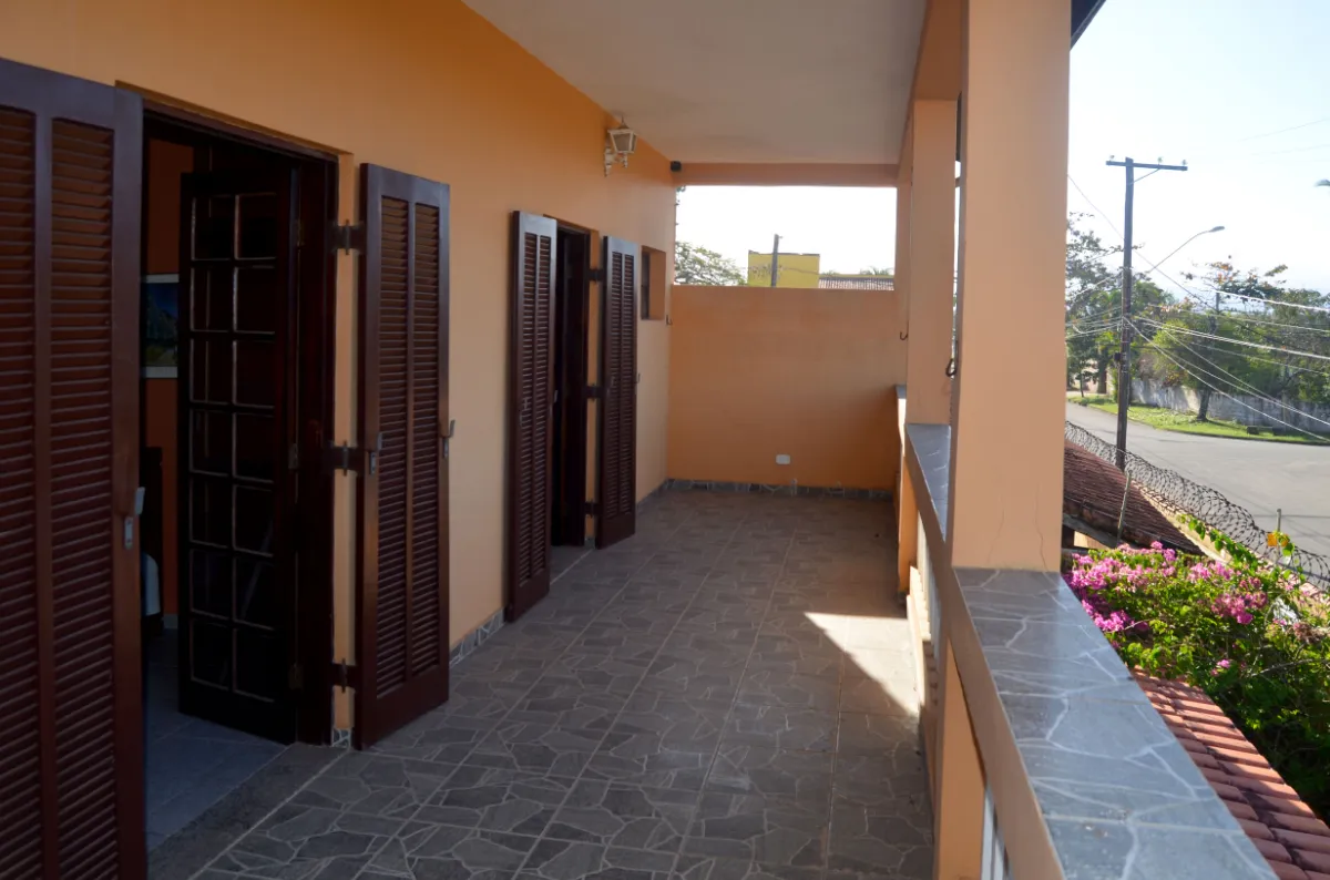 Sobrado para venda em Jd. São Fernando com 4 quartos, sendo 3 suítes, 260m²