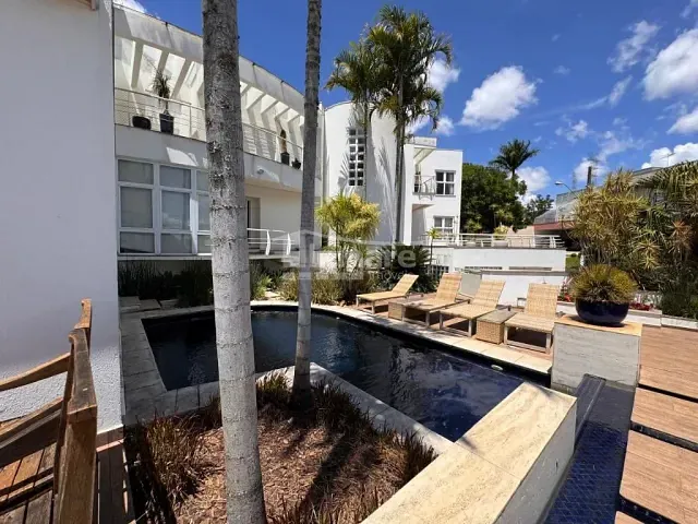 Sobrado com 630m² 5 quartos e 6 banheiros, à venda, no bairro Vila Oliveira em Mogi das Cruzes