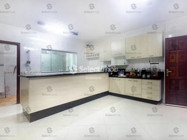 Sobrado com 245m² 3 quartos e 3 banheiros, à venda, no bairro Parque São Vicente em Mauá