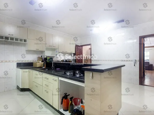 Sobrado com 245m² 3 quartos e 3 banheiros, à venda, no bairro Parque São Vicente em Mauá