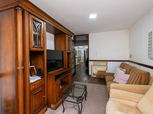 Casa com 327m² 4 quartos e 3 banheiros, à venda ou para alugar, no bairro Areal em Pelotas