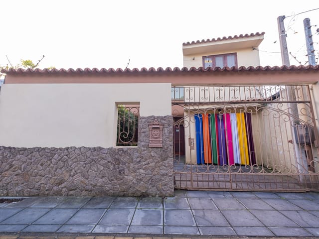 Casa com 327m² 4 quartos e 3 banheiros, à venda ou para alugar, no bairro Areal em Pelotas