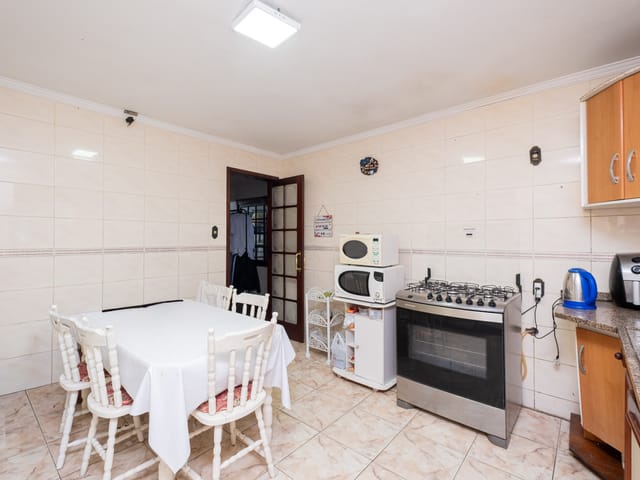 Casa com 327m² 4 quartos e 3 banheiros, à venda ou para alugar, no bairro Areal em Pelotas
