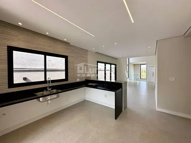 Sobrado com 378m² 4 quartos e 6 banheiros, à venda, no bairro Cézar de Souza em Mogi das Cruzes