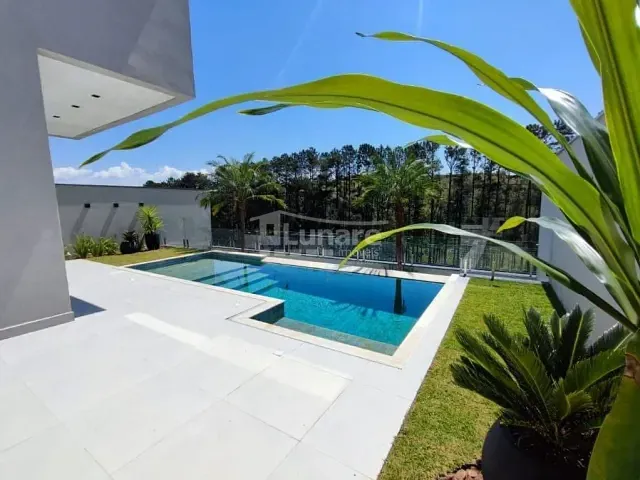 Sobrado com 330m² 3 quartos e 5 banheiros, à venda, no bairro Cézar de Souza em Mogi das Cruzes