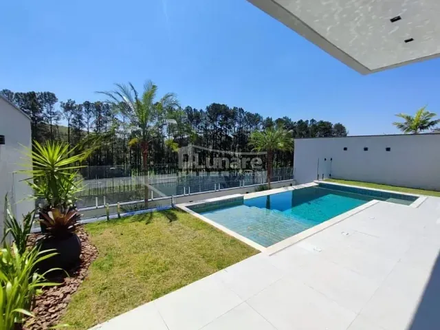 Sobrado com 330m² 3 quartos e 5 banheiros, à venda, no bairro Cézar de Souza em Mogi das Cruzes