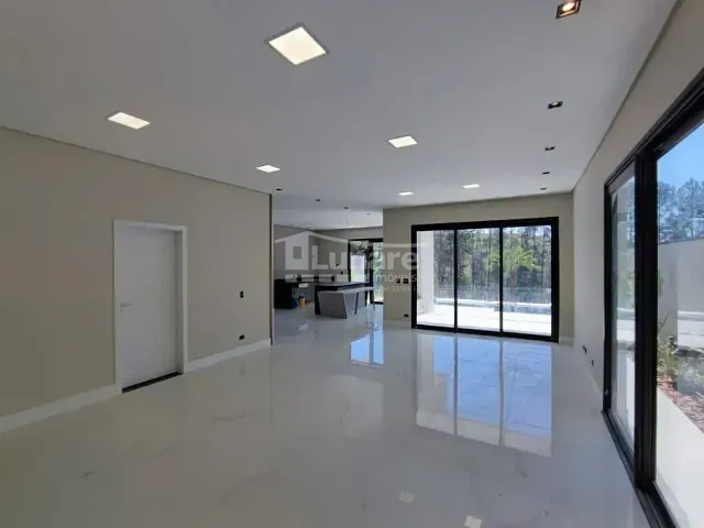 Sobrado com 330m² 3 quartos e 5 banheiros, à venda, no bairro Cézar de Souza em Mogi das Cruzes