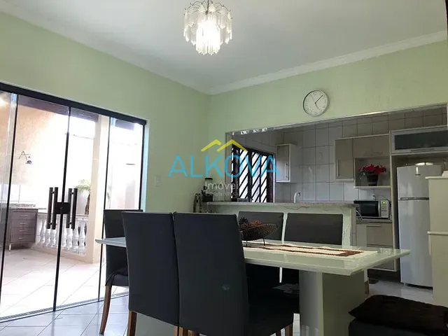 Sobrado com 175m² 4 quartos e 3 banheiros, à venda, no bairro Villa Branca em Jacareí