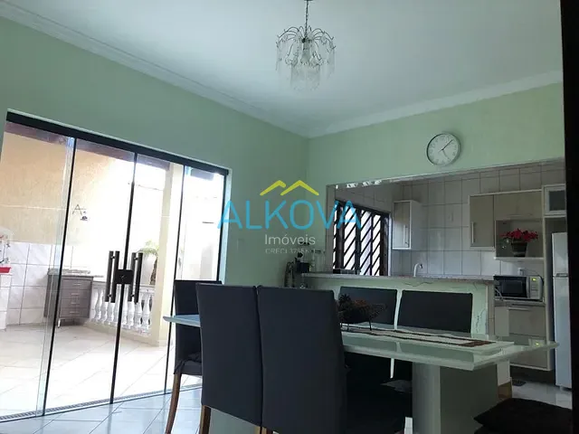 Sobrado com 175m² 4 quartos e 3 banheiros, à venda, no bairro Villa Branca em Jacareí