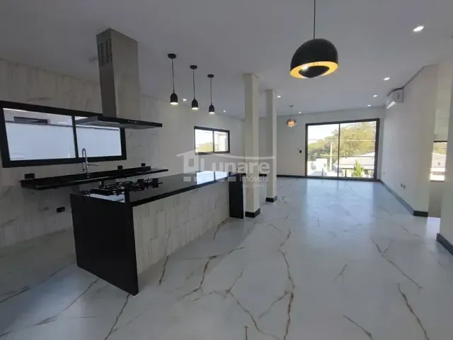 Sobrado com 303m² 4 quartos e 6 banheiros, à venda, no bairro Fazenda Rodeio em Mogi das Cruzes