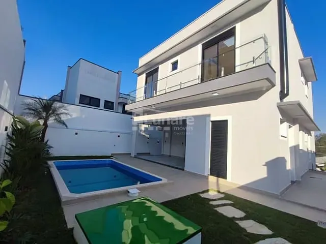 Sobrado com 303m² 4 quartos e 6 banheiros, à venda, no bairro Fazenda Rodeio em Mogi das Cruzes