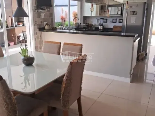 Sobrado com 270m² 4 quartos e 3 banheiros, à venda, no bairro Cézar de Souza em Mogi das Cruzes