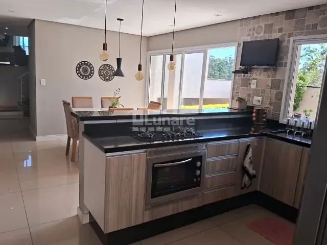 Sobrado com 270m² 4 quartos e 3 banheiros, à venda, no bairro Cézar de Souza em Mogi das Cruzes