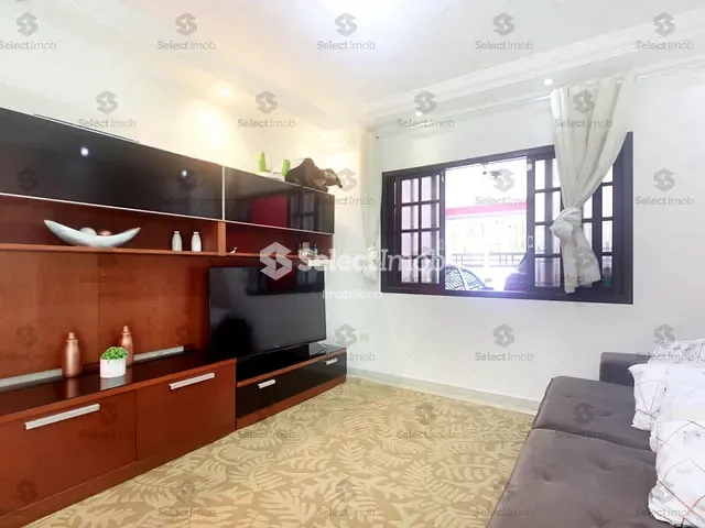 Sobrado com 239m² 4 quartos e 3 banheiros, à venda, no bairro Parque São Vicente em Mauá