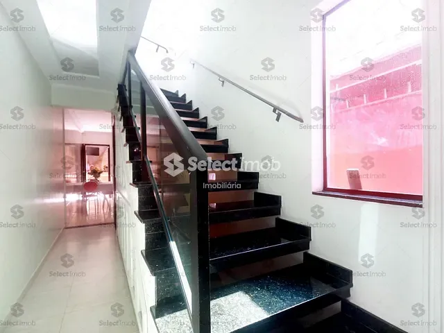 Sobrado com 239m² 4 quartos e 3 banheiros, à venda, no bairro Parque São Vicente em Mauá