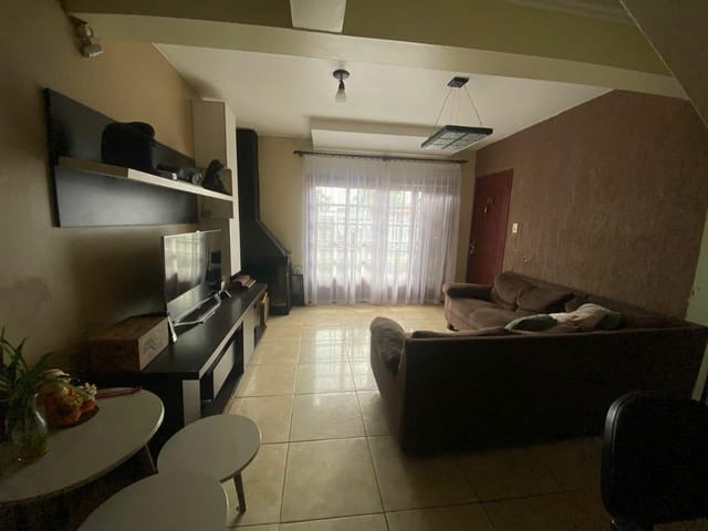 Casa 3 quartos e 4 banheiros, à venda, no bairro Areal em Pelotas