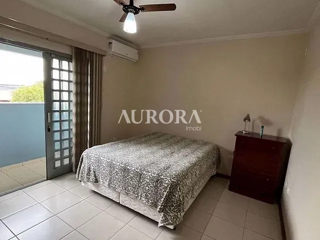 Sobrado com 300m² 4 quartos e 3 banheiros, à venda, no bairro Santa Luzia em Ibiporã