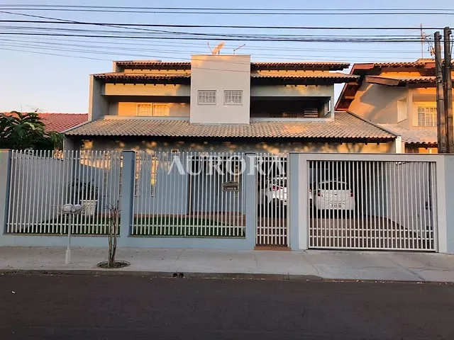 Sobrado com 300m² 4 quartos e 3 banheiros, à venda, no bairro Santa Luzia em Ibiporã