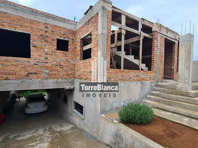 Sobrado com 361m² 4 quartos e 6 banheiros, à venda, no bairro Cará-Cará em Ponta Grossa
