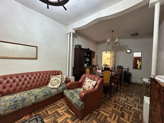 Foto do Casa - Sobrado à venda, Centro, Pelotas, RS. 4 dorms., 3 salas, 4 banh, 1 vaga, ar-cond, cozinha, quarto de serviço, aquecimento elétrico, piso cerâmica/ madeira. | UP Imóveis