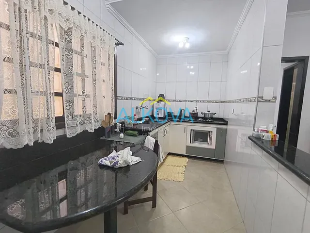 Sobrado com 170m² 4 quartos e 2 banheiros, à venda, no bairro Jardim Sul em São José dos Campos