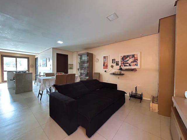 Casa com 260m² 2 quartos e 2 banheiros, à venda, no bairro Recanto de Portugal em Pelotas