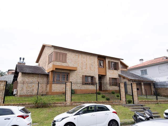 Casa 5 quartos e 4 banheiros, à venda, no bairro Areal em Pelotas