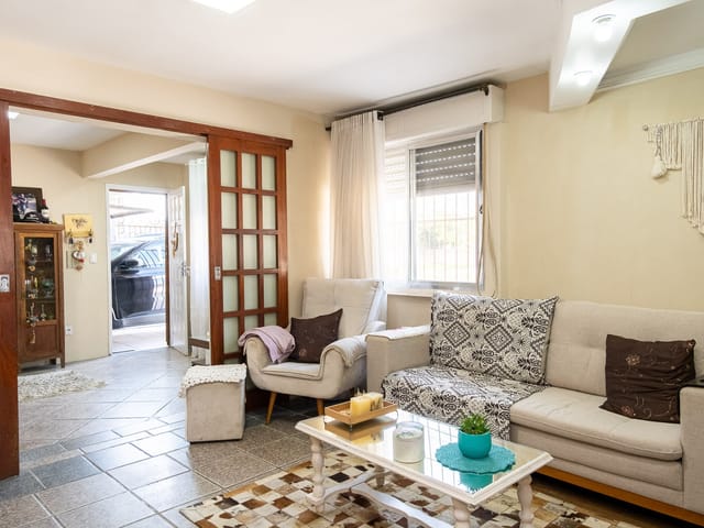 Casa com 160m² 3 quartos e 3 banheiros, à venda, no bairro Areal em Pelotas