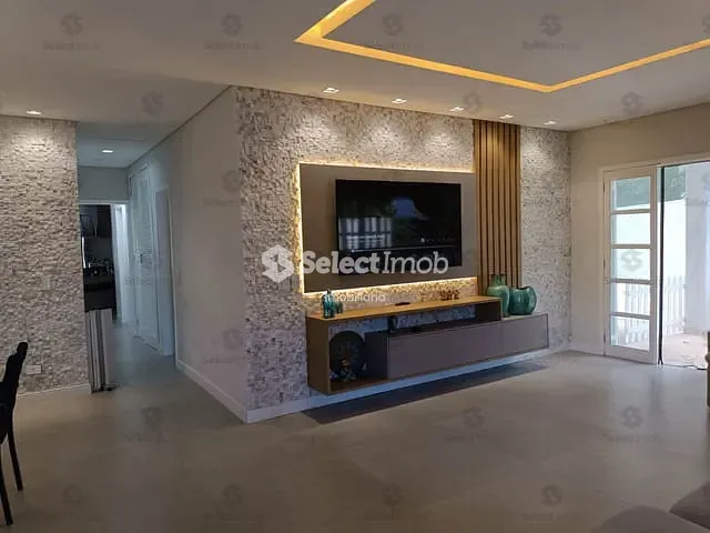 Sobrado com 300m² 4 quartos e 6 banheiros, à venda, no bairro Balneário Praia do Pernambuco em Guarujá