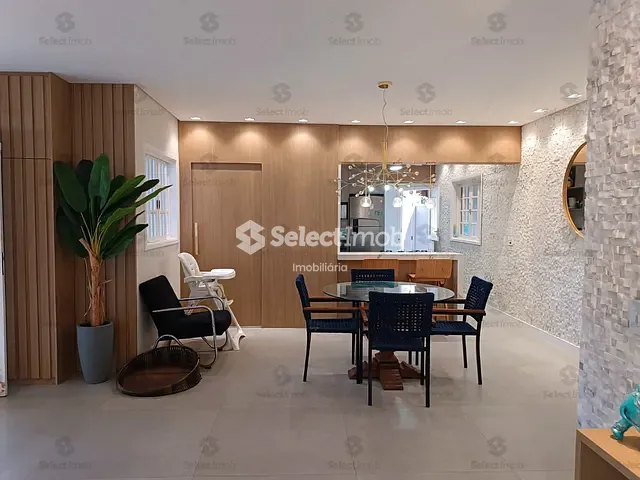 Sobrado com 300m² 4 quartos e 6 banheiros, à venda, no bairro Balneário Praia do Pernambuco em Guarujá