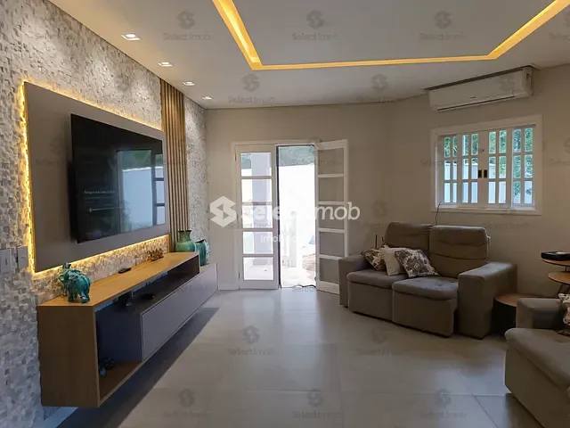Sobrado com 300m² 4 quartos e 6 banheiros, à venda, no bairro Balneário Praia do Pernambuco em Guarujá