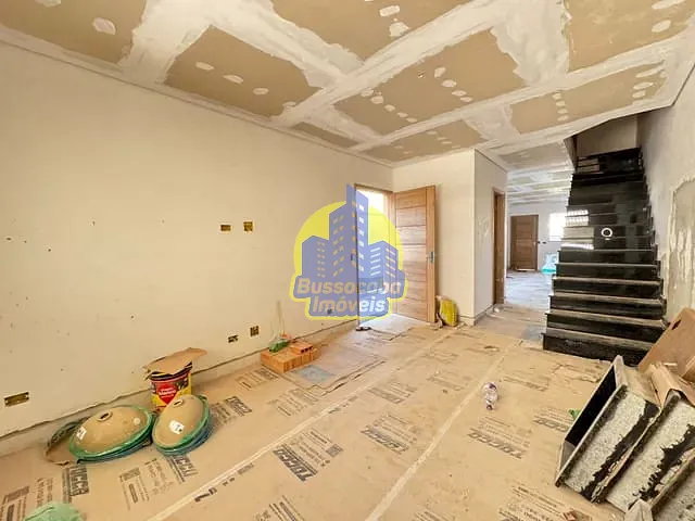 Sobrado com 220m² 3 quartos e 5 banheiros, à venda, no bairro Umuarama em Osasco