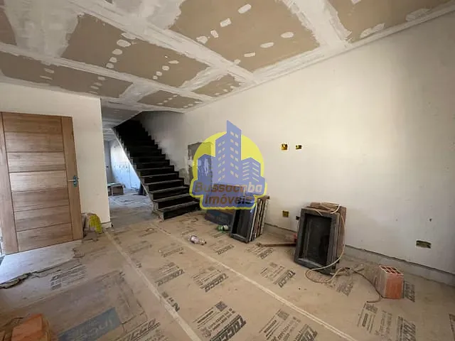 Sobrado com 220m² 3 quartos e 5 banheiros, à venda, no bairro Umuarama em Osasco