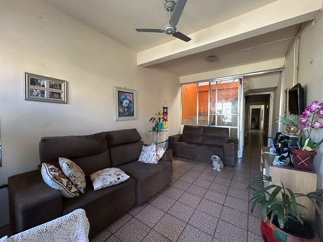Casa com 240m² 7 quartos e 5 banheiros, à venda, no bairro Centro em Pelotas
